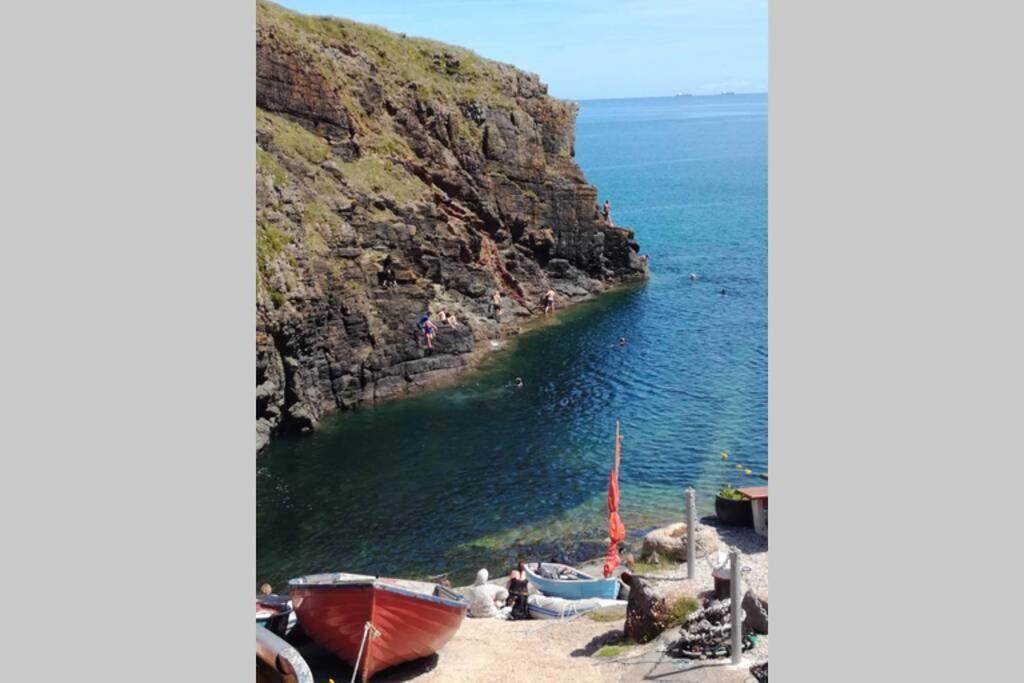 Farm Accommodation - The Lizard Peninsula, Cornwall Helston Exterior foto