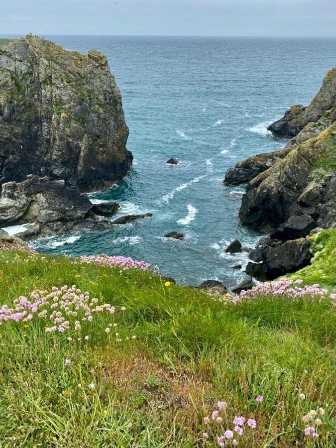 Farm Accommodation - The Lizard Peninsula, Cornwall Helston Exterior foto