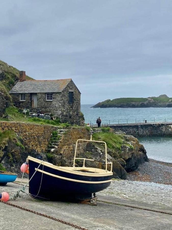 Farm Accommodation - The Lizard Peninsula, Cornwall Helston Exterior foto